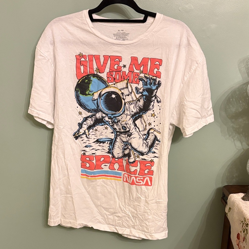 NASA “Give Me Some Space” Astronaut Graphic T-Shirt Men’s XL White Tee